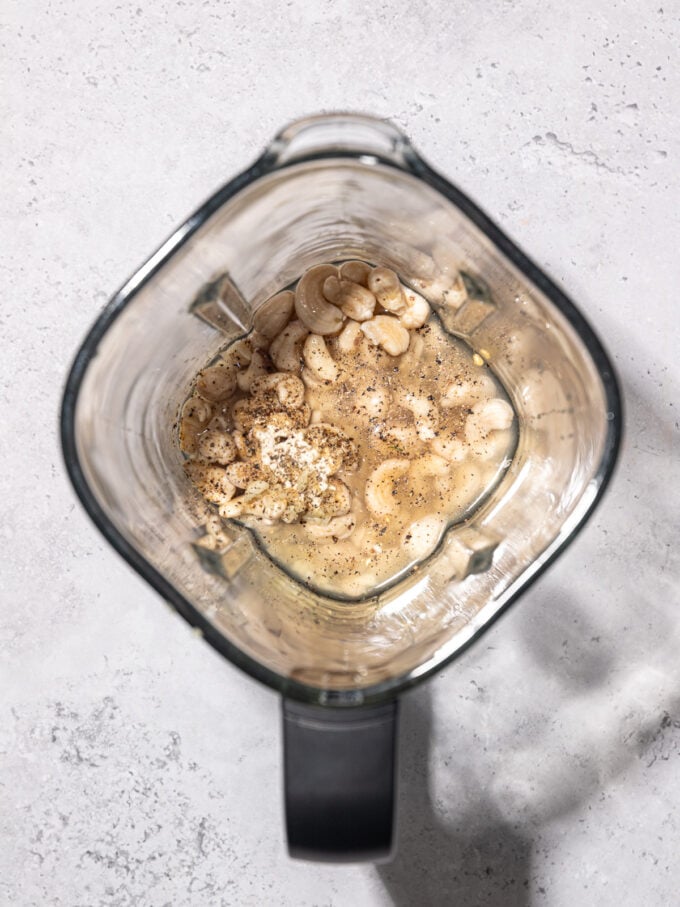 blender with cashews, garlic and water