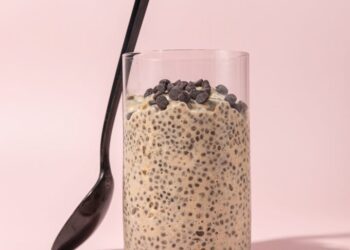 Healthy Cookie Dough Overnight Oats (23g protein)