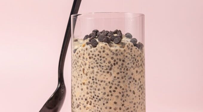 Healthy Cookie Dough Overnight Oats (23g protein)